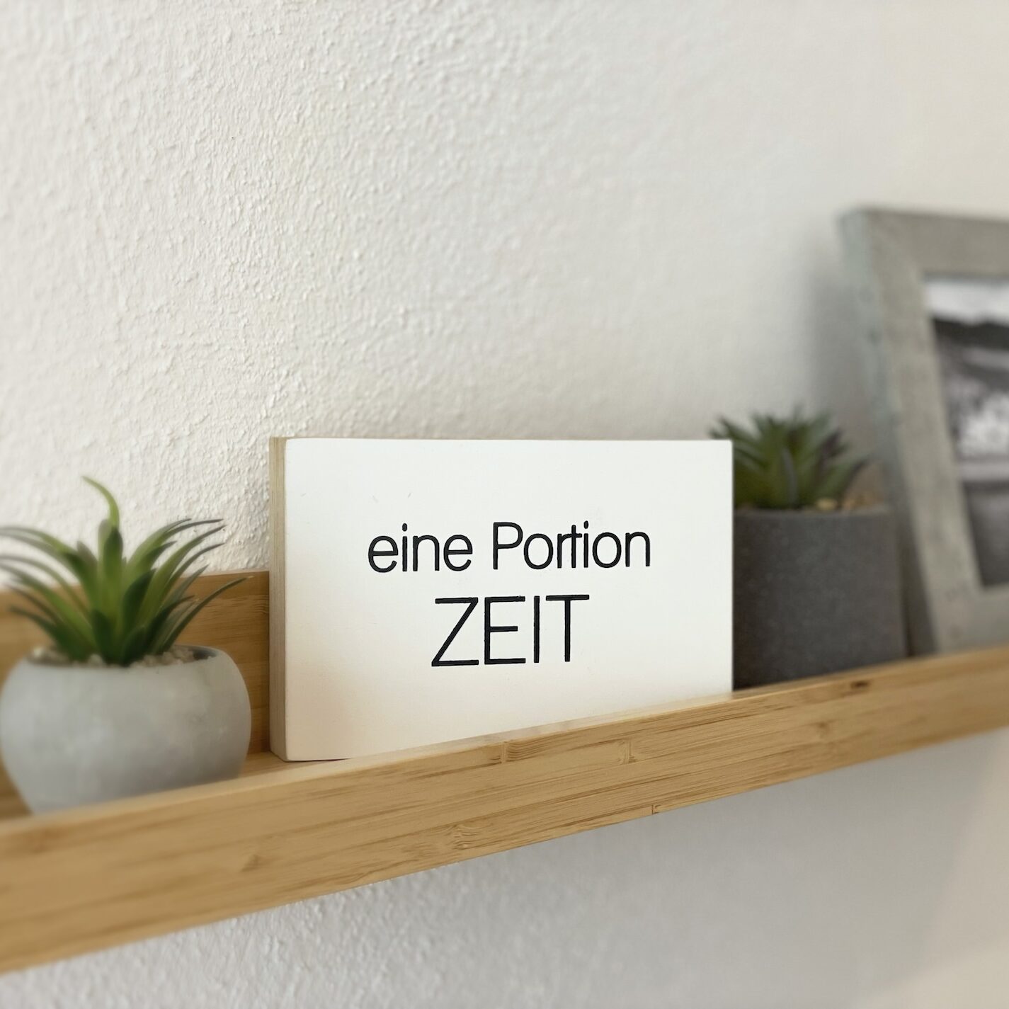 Schild mit "Eine Portion Zeit"